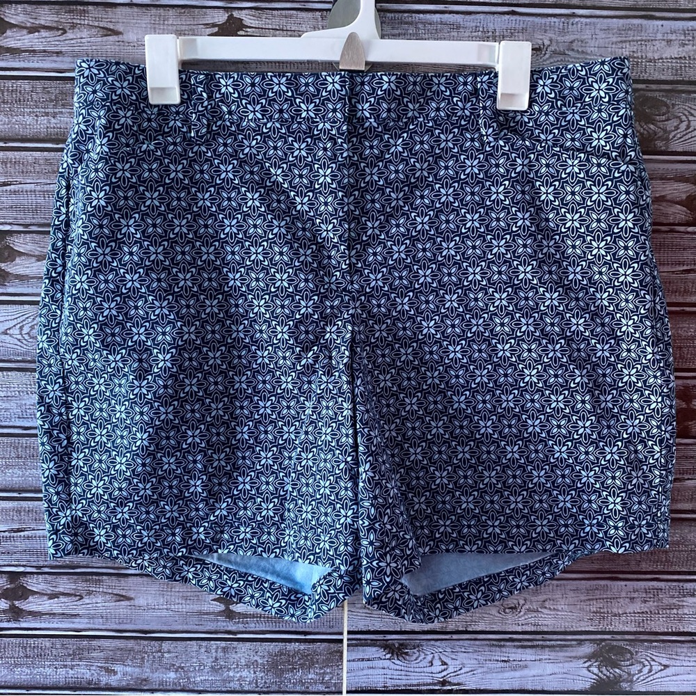 Lands' End Mid-Rise Shorts Size 18
